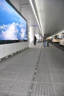 The project engineers at HAURATON developed special drainage solutions at FRAPORT Terminal 1, for example, stainless steel channels with elegant longitudinal gratings.