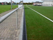 The SPORTFIX CLEAN channel filter system reliably retains microplastics and the infill material cork.